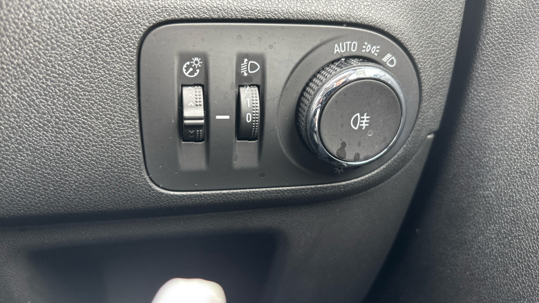 Vauxhall Crossland 1.2 Design 5dr Petrol Hatchback